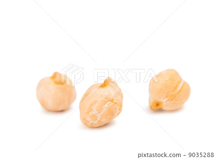 chickpeas isolated 9035288