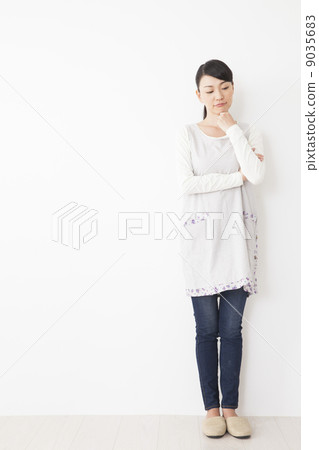 圍裙的女人 圍裙的女人 9035683