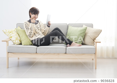 Young lady tablet Good sign Young lady tablet Good sign 9036828