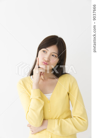Thinking woman portrait 9037666