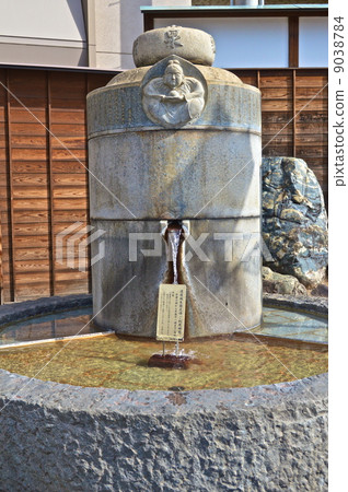 Hojoen Footbath (Dogo Onsen / Karakuri Clock Side / Dogoyunomachi, Matsuyama City, Ehime Prefecture) Hojoen Footbath (Dogo Onsen / Karakuri Clock Side / Dogoyunomachi, Matsuyama City, Ehime Prefecture) 9038784