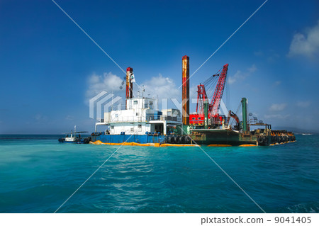 Crane ship 9041405