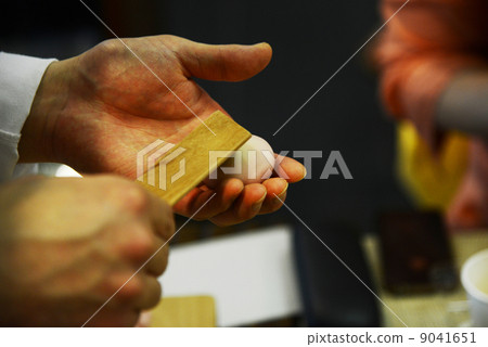 Japanese sweets craftwork Japanese sweets Traditional craftsmen hand-made buns Japanese sweets craftwork Japanese sweets Traditional craftsmen hand-made buns 9041651