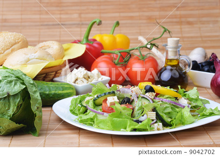 salad with fresh vegetables 9042702