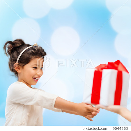 happy child girl with gift box 9044363