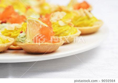 tartlets with  salmon 9050564