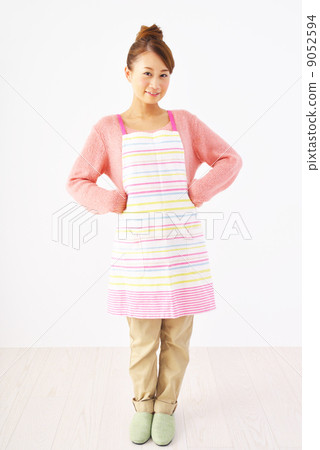A woman in an apron 9052594
