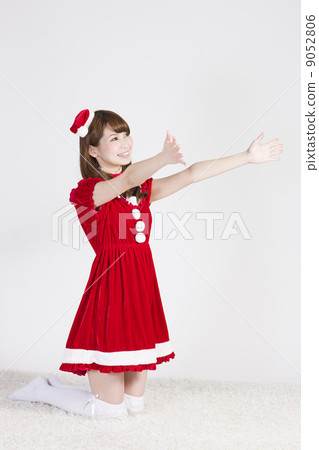 一位年輕的女士在聖誕老人 一位年輕的女士在聖誕老人 9052806