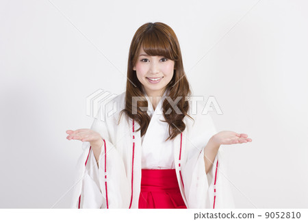 寺廟少女形象的一位小姐 9052810