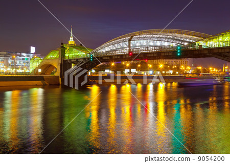 View of Moscow. Pedestrian Bogdan Khmelnitsky Bridge View of Moscow. Pedestrian Bogdan Khmelnitsky Bridge 9054200
