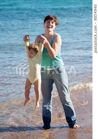 Happy mother with toddler Happy mother with toddler 9054940