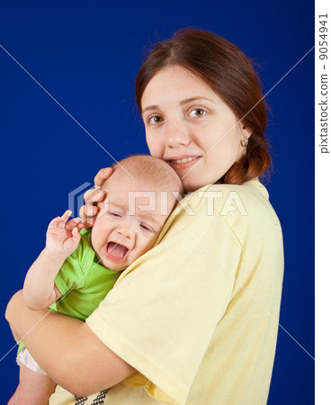 mother with whining daughter 9054941