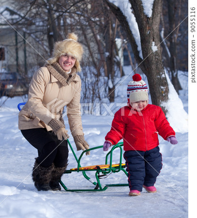 mother with toddler in winter mother with toddler in winter 9055116