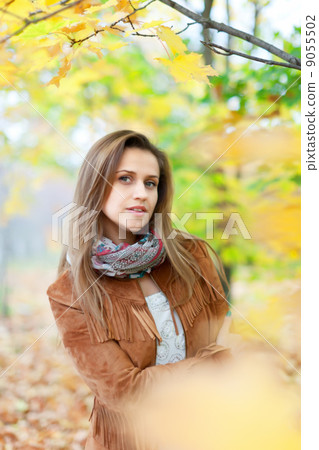 long-haired girl in autumn long-haired girl in autumn 9055502