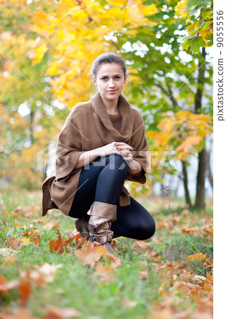 beauty woman in autumn 9055556