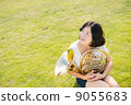 Horn player image (looking up, lawn) 9055683