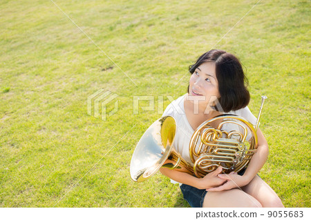 Horn player image (looking up, lawn) Horn player image (looking up, lawn) 9055683