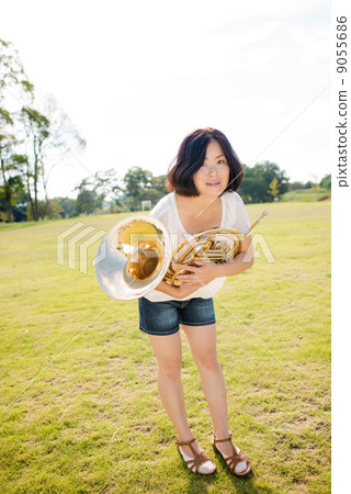 Horn player image (stand, lawn) Horn player image (stand, lawn) 9055686