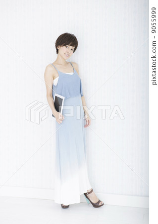 young woman      9055999