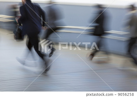 Commuting scenery 9056258