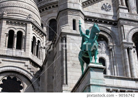 Detail of Sacre Coeur Basilica in Paris, France 9056742