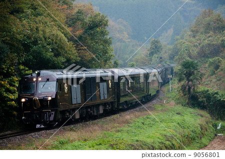 九州的Nanatsu走S曲線。 9056801