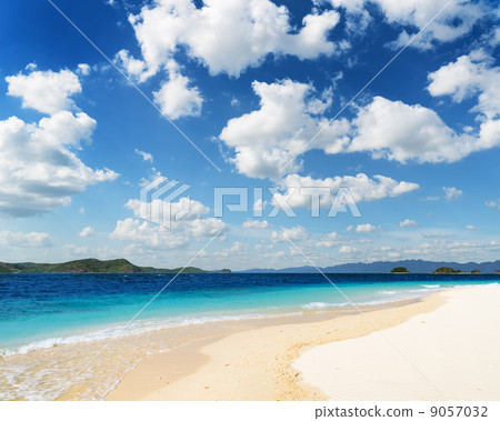 White sand beach and blue sky 9057032
