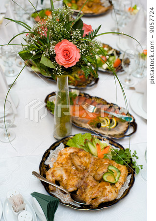 small bouquet with rose on laid table small bouquet with rose on laid table 9057724
