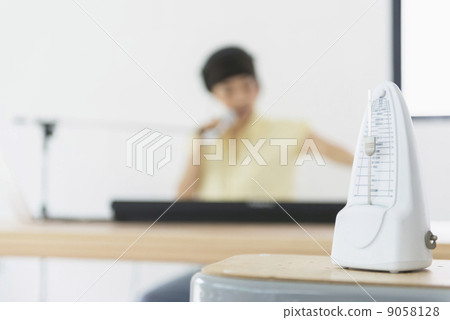 Creative girl 9058128