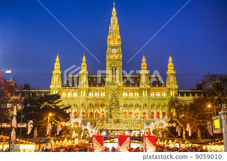 Rathaus and Christmas market in Vienna 9059010