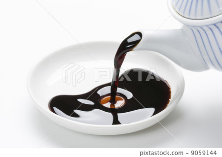Pour in heavy soy sauce Pour in heavy soy sauce 9059144