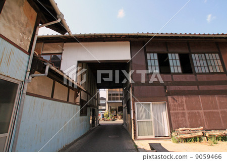 Higashi Hiroshima, the city of sake brewery · Saijo Kurugiri gate Higashi Hiroshima, the city of sake brewery · Saijo Kurugiri gate 9059466
