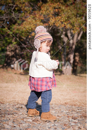 一個女孩轉過身來 9059628