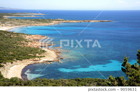 Turquoise lagoons in the park Bonifacio in Corsica, France 9059631