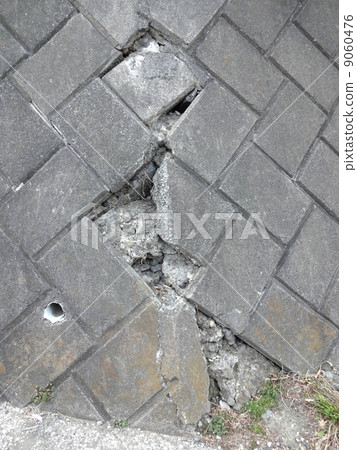 Maintenance wall 2 required repair Maintenance wall 2 required repair 9060476