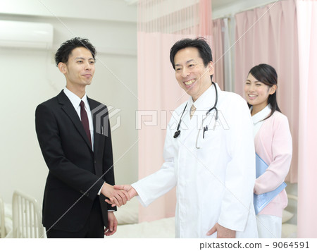 MR and doctor shaking hands MR and doctor shaking hands 9064591