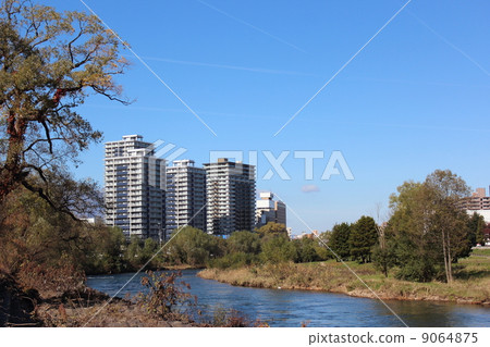 In the late autumn Kitakami River and the urban area around Morioka Station 9064875