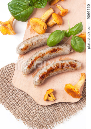 Grilled sausages with chanterelle 9066360