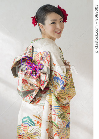 Kimono young lady 9069003