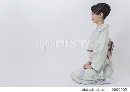 Kimono young lady 9069005