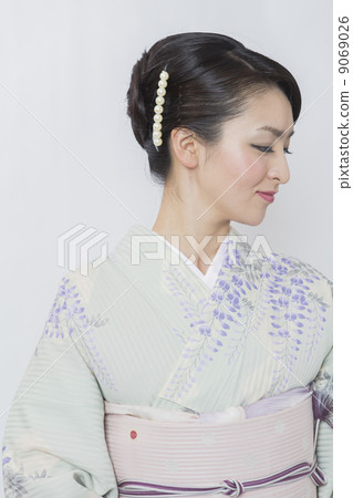 Kimono young lady 9069026
