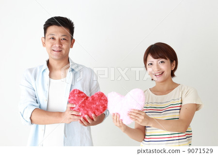 Men and women with hearts 9071529