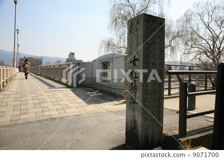 A monument on the site of a girlfriend 9071700
