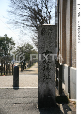 在女朋友的網站上的一座紀念碑 9071701