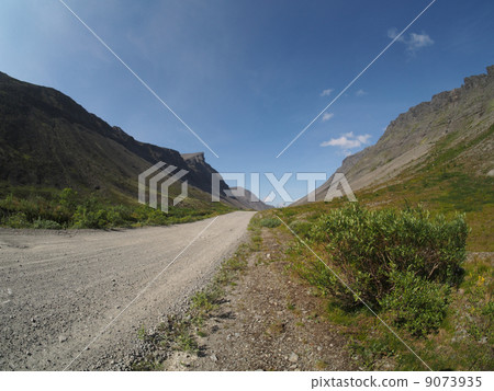 road in the mountains 9073935