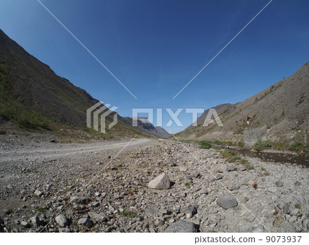 road in the mountains 9073937