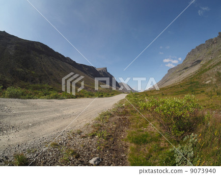 road in the mountains 9073940