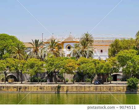 Guadalquivir River in Seville Guadalquivir River in Seville 9074511