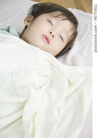 Child's sleeping face Child's sleeping face 9075002