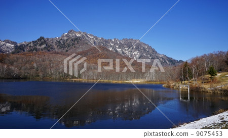 Togakushi小池池塘的深秋 Togakushi小池池塘的深秋 9075453